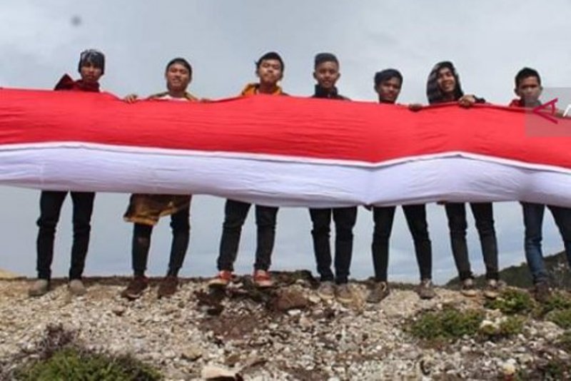 Photo of Puncak Sorik Marapi Dihiasi Merah Putih Sepanjang 100 Meter