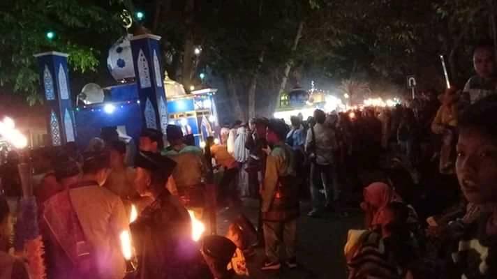 Photo of Ribuan Warga Stabat Tumpah Ruah Saksikan Pawai Obor & Karnaval Idul Adha 1440 H