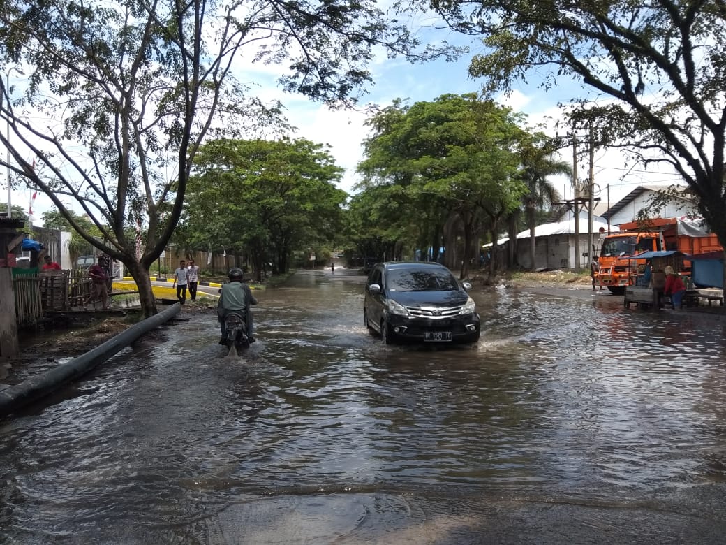 Photo of Drainase PT KIM Buruk, Warga & Pengguna Jalan Ngeluh Kerap Kebanjiran