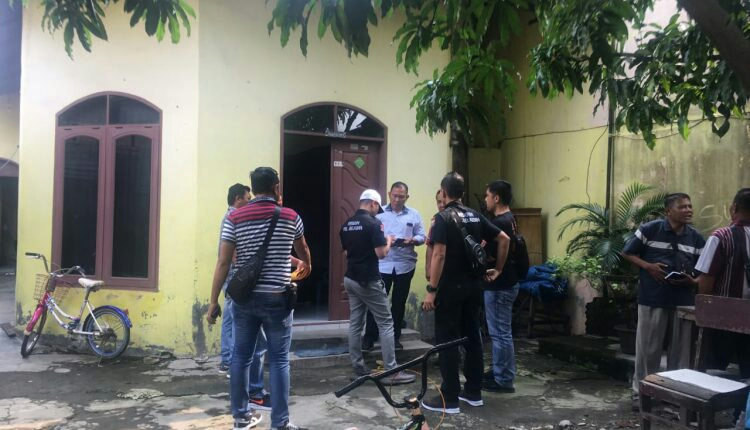 Photo of Polisi Seser Rumah Kakak Ipar Pelaku Penusukan Wiranto Di Jalan Alfaka 5 Medan