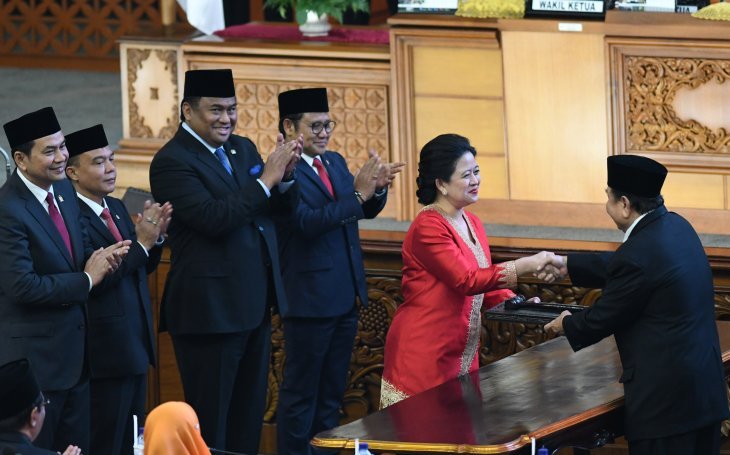 Photo of Puan Maharani, Ketua DPR Perempuan Pertama Di Indonesia