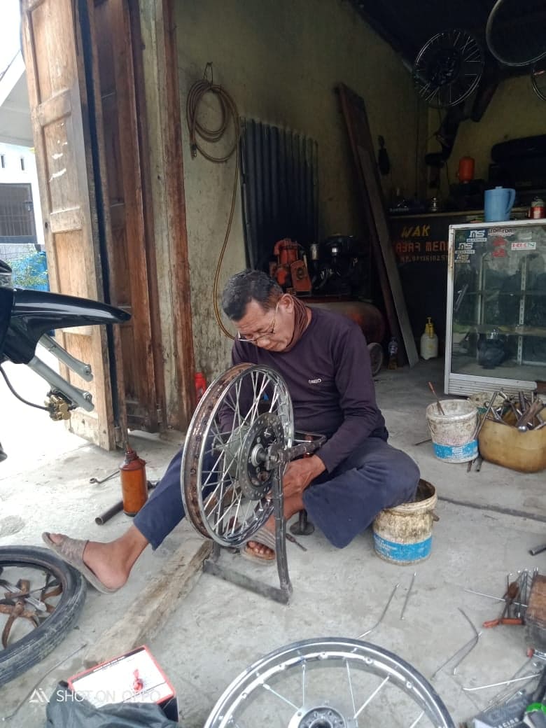 Photo of Wak Leng, 32 Tahun Berpacu Hidup Dari Lingkaran Bundar