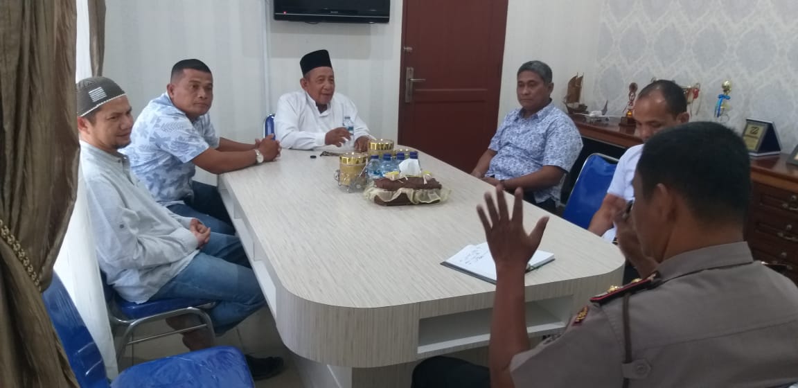 Photo of Ketua MUI & Pengurus Masjid Raya Stabat Berharap Kasus Perampokan Toko Emas Masa Baru Segera Terungkap