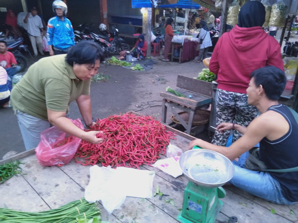 Photo of Harga Bawang Putih Tembus Rp 49 Ribu Di Pasar Baru Stabat