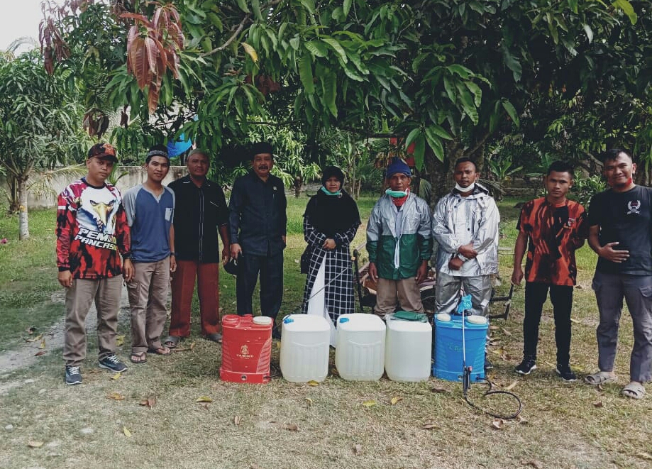 Photo of Fraksi KPK DPRD Langkat Laksanakan Penyemprotan Disinfektan Covid-19 Di Dusun Pasarbatu