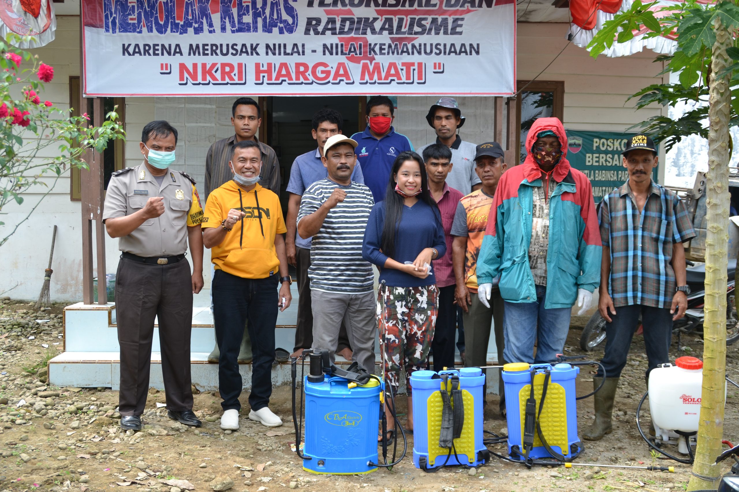 Photo of Wakil Rakyat Ini Bantu Masyarakat Perangi Covid-19