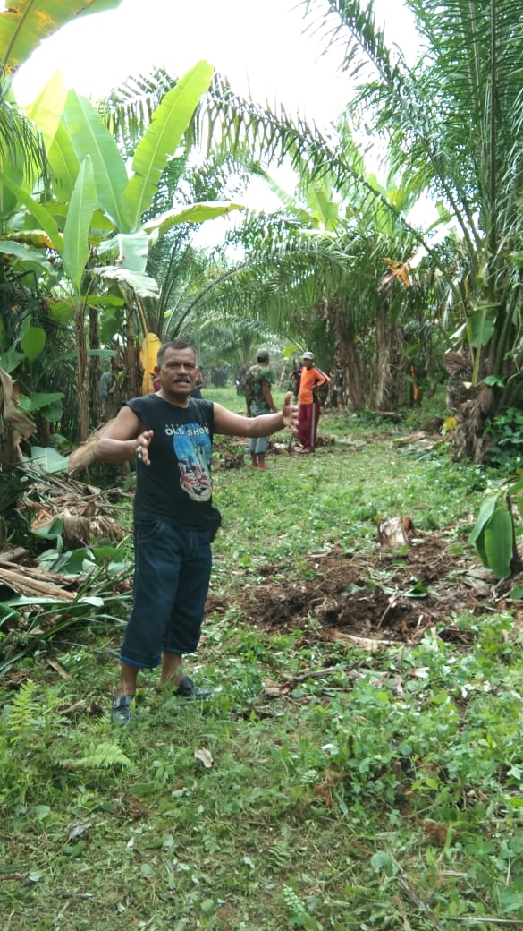Photo of Warga Dua Dusun Di Desa Stabat Lama Barat Buka Jalan Baru