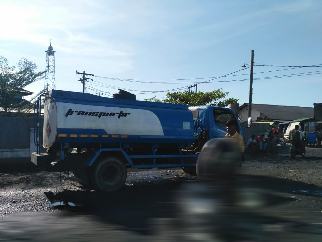 Photo of Mobil Pengangkut BBM Solar Ilegal Bak Angkot Berseliwuran Di Gabion Belawan