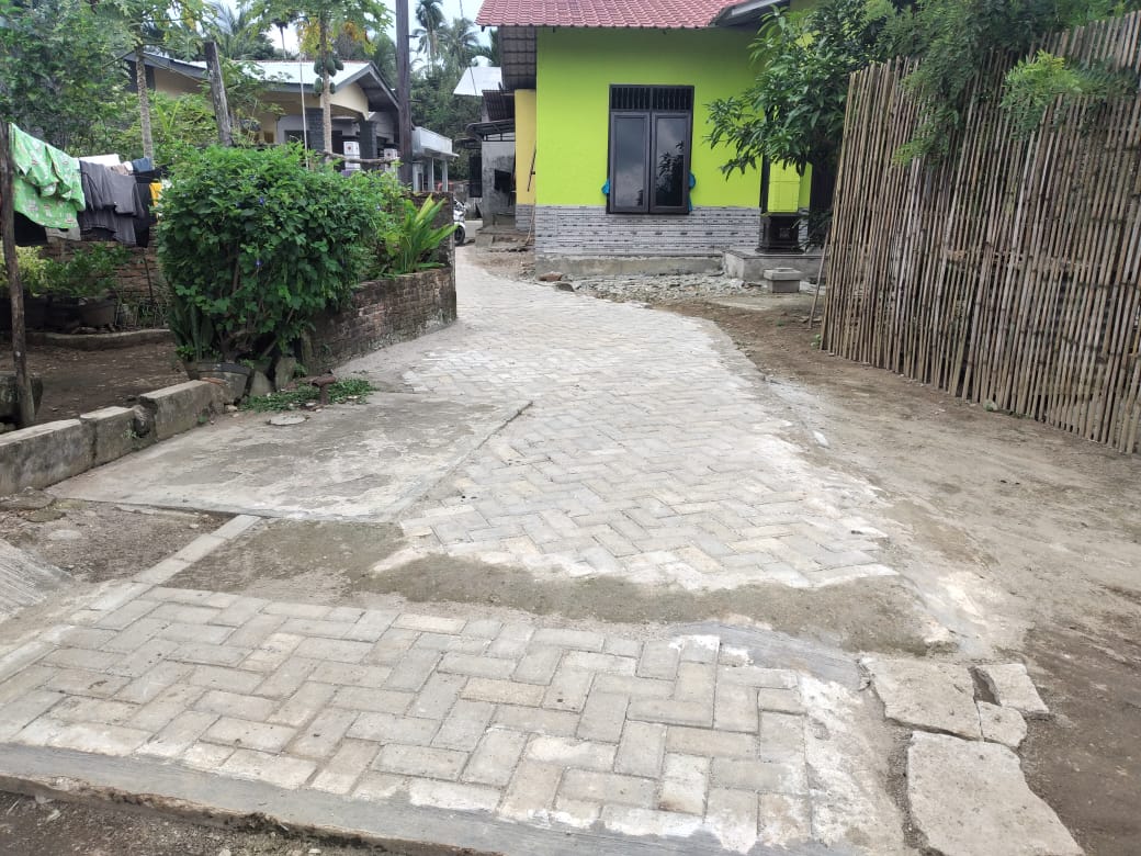 Photo of Pembangunan Pavin Block Di Desa Candi Rejo Diduga Dimanipulasi
