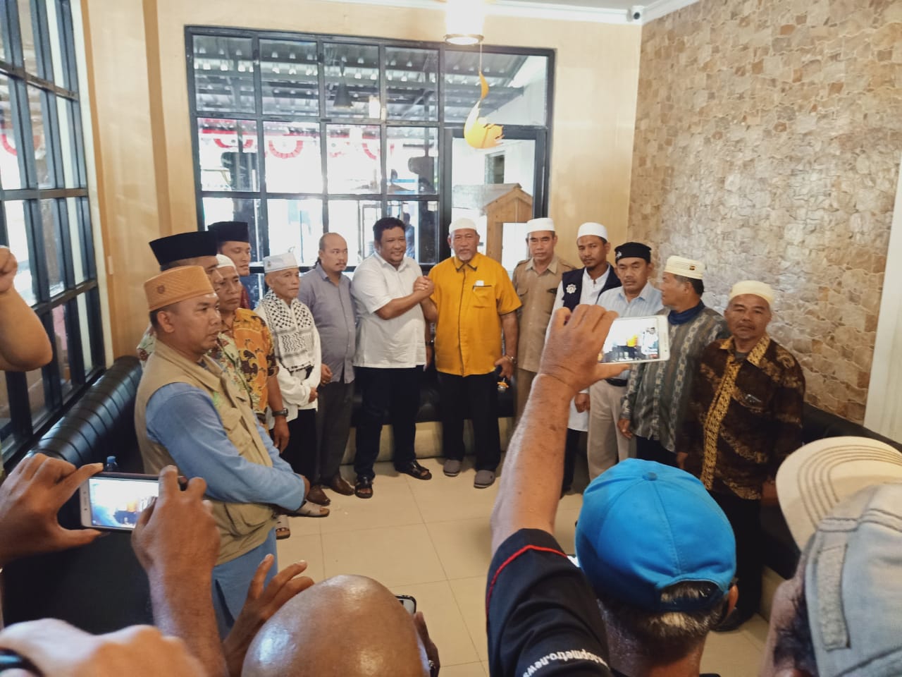 Photo of Ketua Primkop TKBM Upaya Karya Pelabuhan Belawan Sampaikan Permohonan Maaf Kepada Umat Islam
