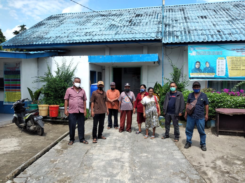 Photo of Kesal Atas Sikap Sepihak Kades Tanjung Sena, Warga Datangi Kantor Camat
