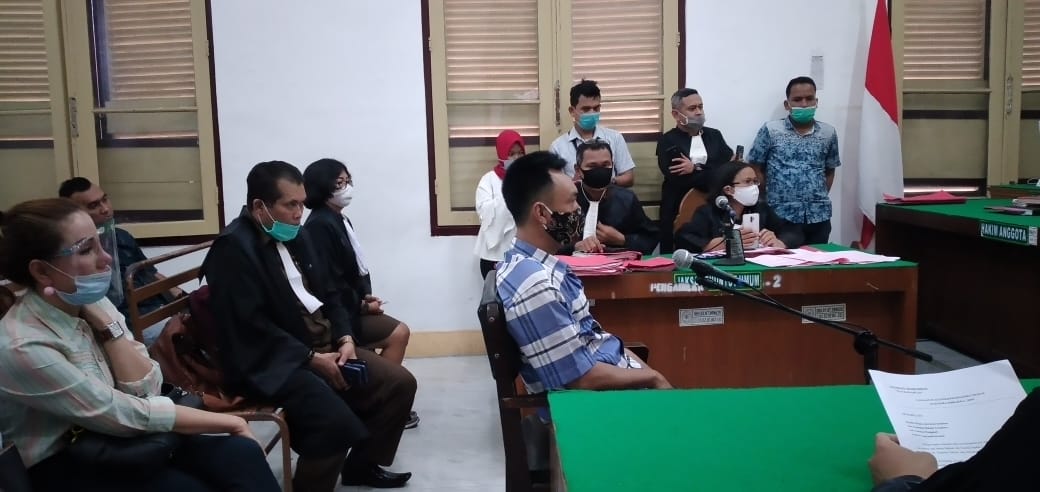 Photo of Hakim Tolak Eksepsi, Sidang Joni Pemilik Senpi Berlanjut Ke Saksi
