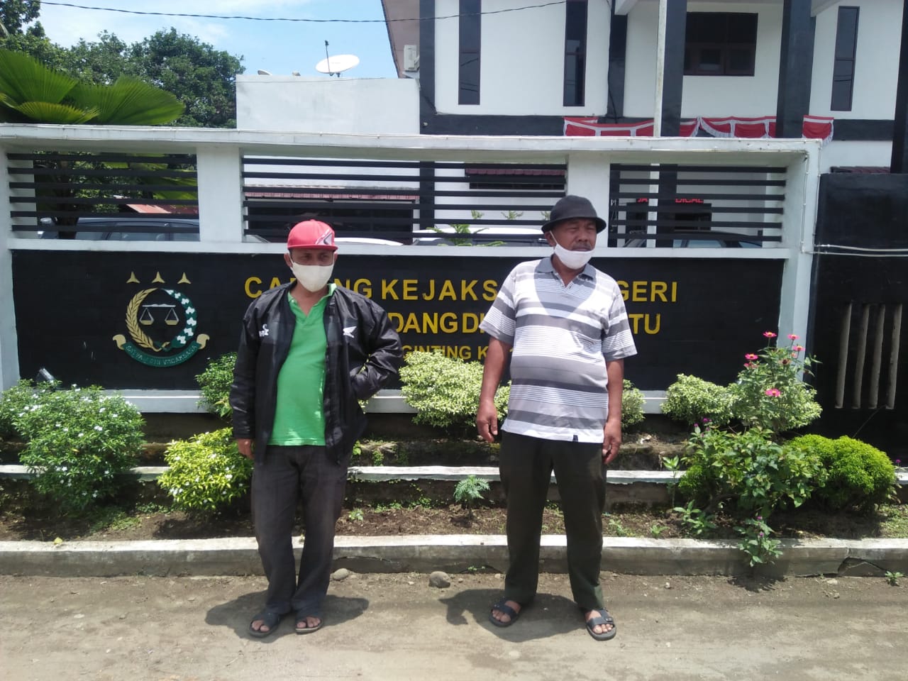 Photo of Warga Tanjung Sena Datangi Kejari Lubuk Pakam Pertanyakan Hasil Pemeriksaan Kadesnya