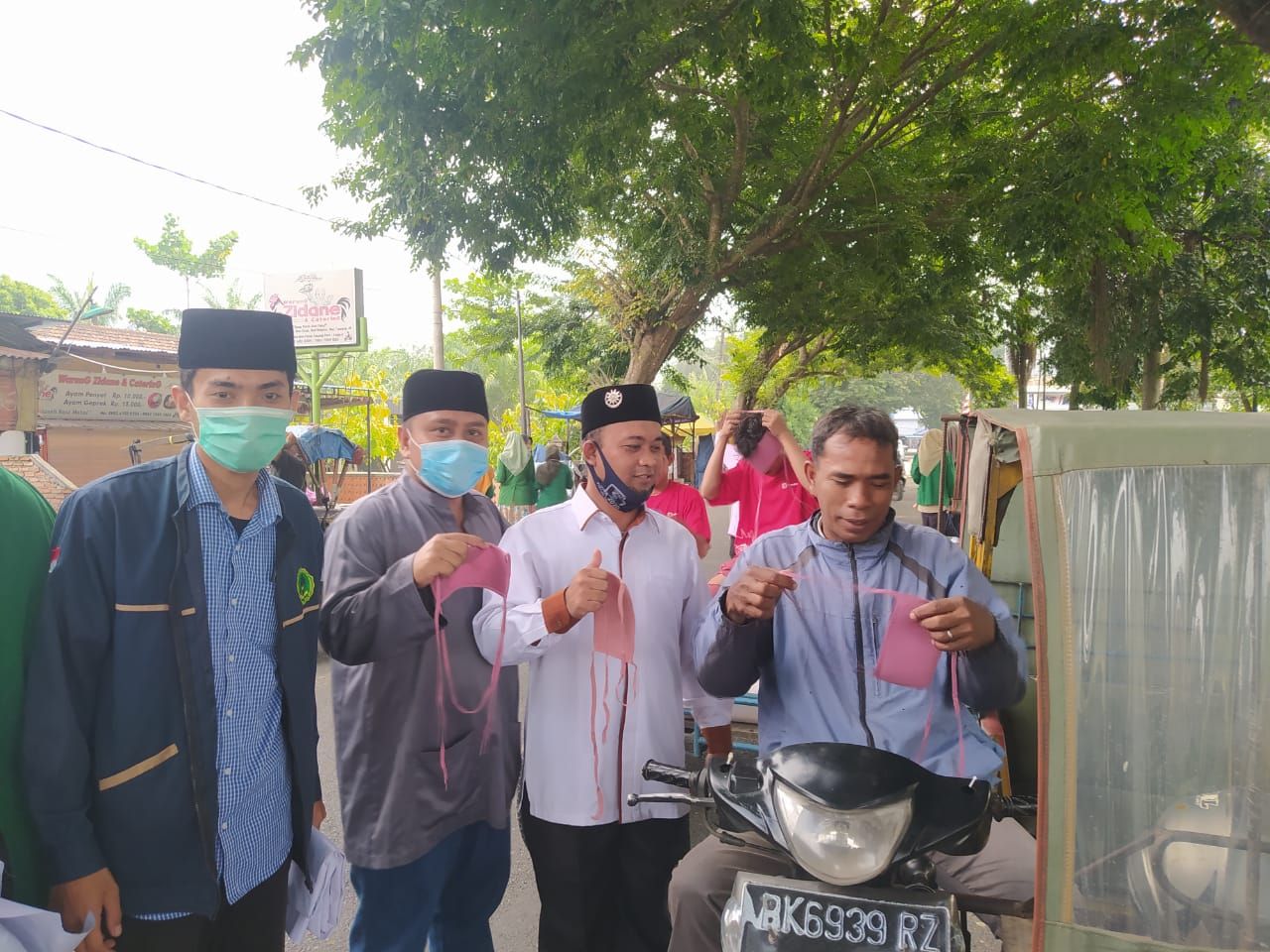Photo of Sema STAI JM & DMDI Langkat Bagikan Masker Di Tanjung Pura Dan Brastagi