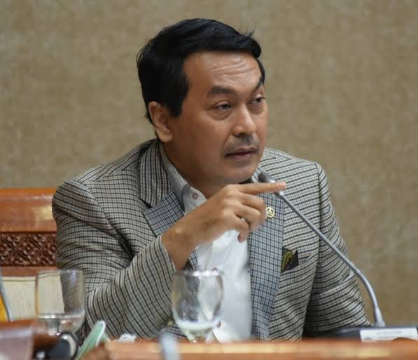Photo of 2 Penipu Anggota DPR RI Asal Langkat Rudi Hartono Bangun Disidangkan