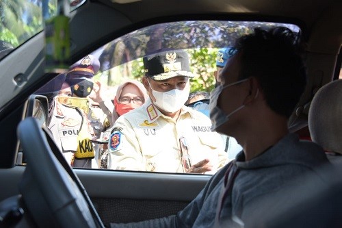 Photo of Uu Ruzhanul Tinjau Penyekatan di Perbatasan Jabar-Jateng