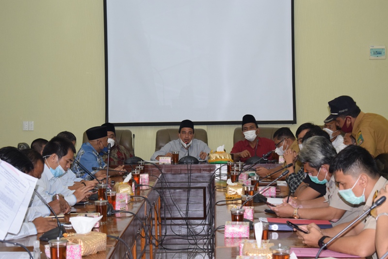 Photo of Dimediasi Komisi A dan D, Listrik Ke Dusun V Aman Damai Akan Dipasang