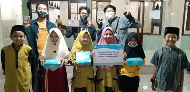Photo of Rumah Amal Salman Menyalurkan 6160 Paket Berbagi Buka di Beberapa Kota Indonesia