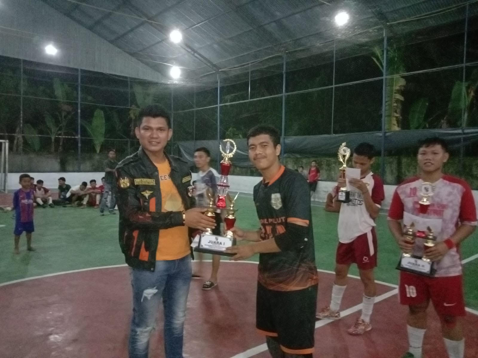 Photo of Tim Futsal After Care Sabet Piala Ketua PAC PP Stabat