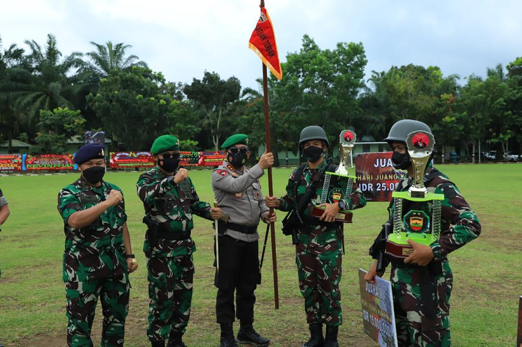Photo of Hari Juang TNI-AD 2021, Pangdam I/BB Dan Kapoldasu Berikan Hadiah Bagi Pemenang Lomba