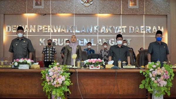 Photo of Syah Afandin Hadiri Paripurna Penyampaian Hasil Reses DPRD Langkat