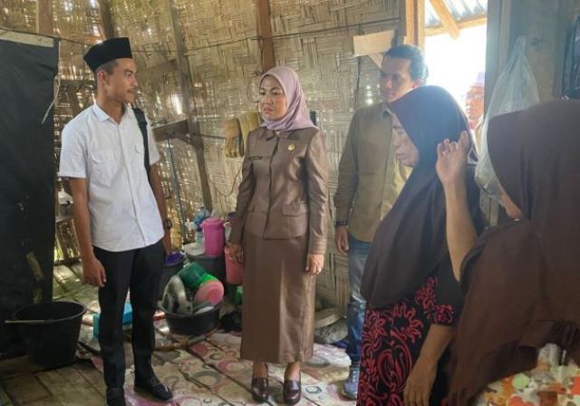 Photo of Warga Desa Besilam Dapat Bantuan Bedah Rumah Oleh Ketua DPRD Langkat