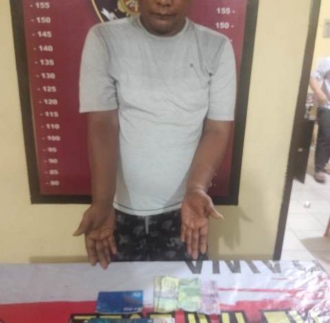 Photo of Pria Ini Cuma Modal Tusuk Gigi Untuk Kuras Duit Nasabah di ATM