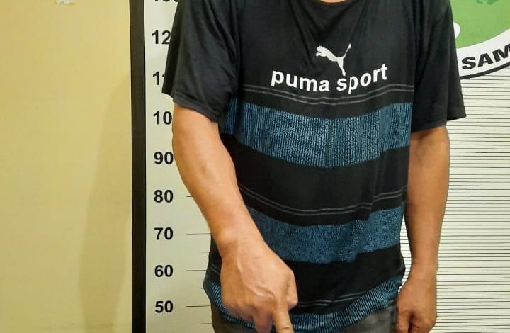 Photo of Lagi Santai Minum Tuak, Seorang Pria Ditangkap Satres Narkoba Polres Toba
