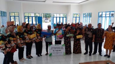 Photo of IIKP dan Pegadaian Medan Bantu Para Lansia di Binjai