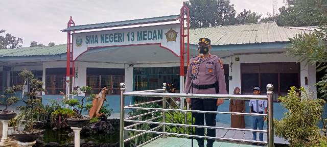 Photo of Jadi Irup, Ini Pesan Kapolsek Delitua Kepada Siswa SMA 13 Medan