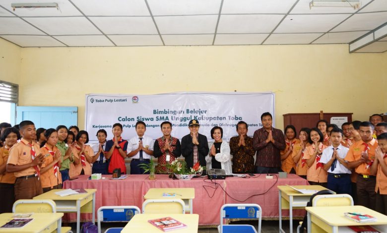 Photo of Dukung Persiapan Seleksi SMA Unggul, TPL Laksanakan Bimbingan Belajar SMP di Toba