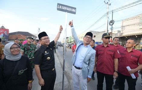 Photo of Ridwan Kamil Resmikan Jalan Cibarusah-Cikarang dengan Nama KH. R. Ma’mun Nawawi