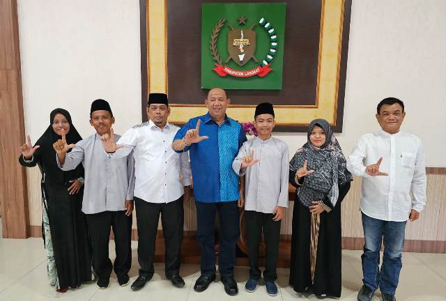 Photo of Syah Afandin Bantu Rp 10 Juta Bagi 2 Putra Langkat di Ajang MTQ JQH ASEAN