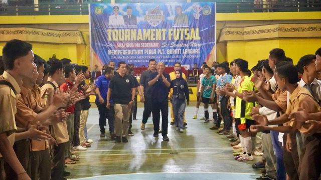 Photo of 56 Tim Ikuti Turnamen Futsal Antar SMA Perebutkan Piala Plt Bupati Langkat