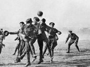 Asal Usul Bola Kaki: Kepala Manusia Dijadikan Bola Hingga Kantung Kemih Sapi