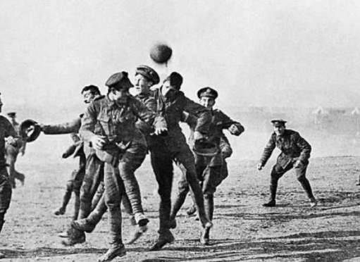 Asal Usul Bola Kaki: Kepala Manusia Dijadikan Bola Hingga Kantung Kemih Sapi