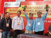 Pasangan Asri-Lom Lom Diiringi Ribuan Masyarakat Mendaftar ke KPU Deliserdang