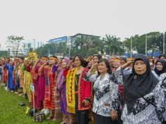 Bersama Belasan Ribu Guru Berbusana Adat Tradisional, Bobby Nasution Peringati Hari Guru Nasional