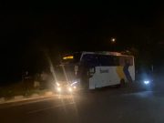 Bus DAMRI Bandara Seruduk Toyota Inova di Jalan Arteri Kualanamu