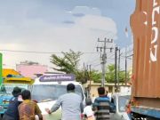 Angkot Ringsek Tabrak Kontiner Berhenti