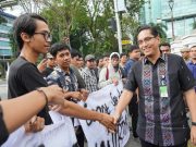 Temui Aksi Mahasiswa, Rico Waas: Kritikan Ini Membantu Saya Bekerja