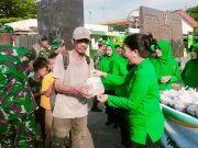 Berkah Ramadhan, Kodim 0203/Langkat Bagikan Takjil Kepada Pengguna Jalan