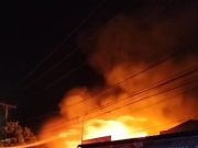 Ruko Notaris dan Toko Ponsel Merangkap Jual Bensin Eceran Terbakar