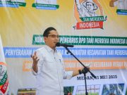 Jalankan Program Urban Farming, Rico Waas Serahkan Mandat Kepada Koordinator Kecamatan Tani Merdeka Indonesia