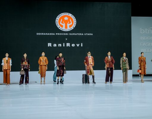 Kahiyang Ayu Kenalkan Warisan Budaya Sumut di Ajang Indonesia Fashion Week 2025