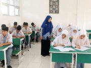 Sosok Inspiratif Guru MAN Tanjungbalai, Tumbuhkan Minat Literasi Siswa Melalui Pojok Sastra