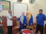 LPM UMA Serahkan Mesin Pembuatan Sambal Belacan di Desa Secanggang