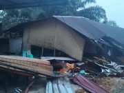 Bus ALS Seruduk Warung Hingga Terbalik, 5 Terluka