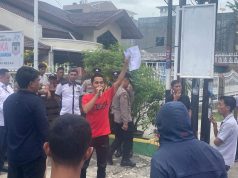 Demo Massa Kompas Desak Copot Camat Medan Perjuangan
