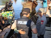 Polres Langkat Distribusikan Bantuan Sosial dari Kapolda Sumut untuk Korban Banjir